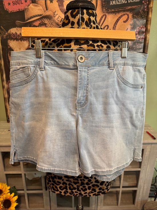 Westbound Pants - Westbound Light Wash Women's Denim Shorts - Light Blue  Size 14